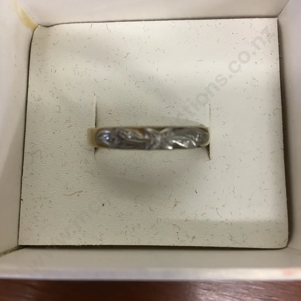 Gold Ladies Ring Stamped 375 Image 1++